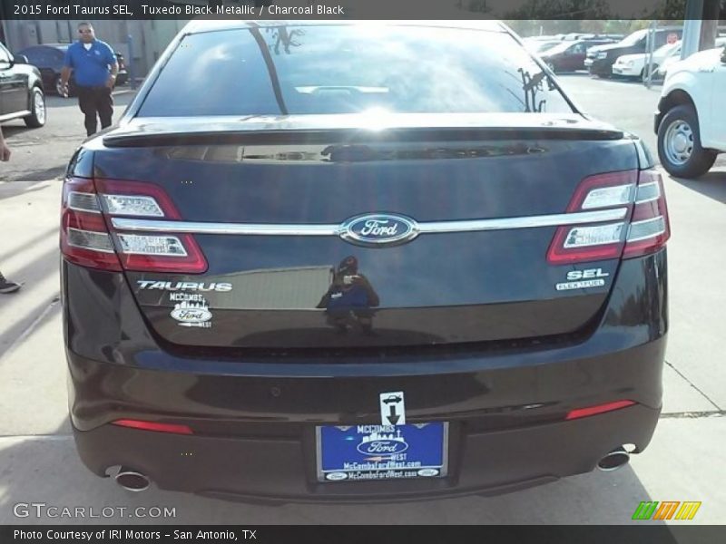 Tuxedo Black Metallic / Charcoal Black 2015 Ford Taurus SEL