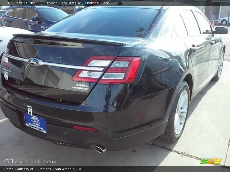 Tuxedo Black Metallic / Charcoal Black 2015 Ford Taurus SEL
