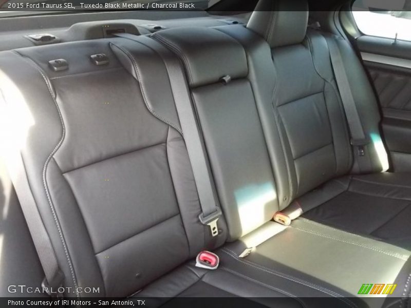Tuxedo Black Metallic / Charcoal Black 2015 Ford Taurus SEL