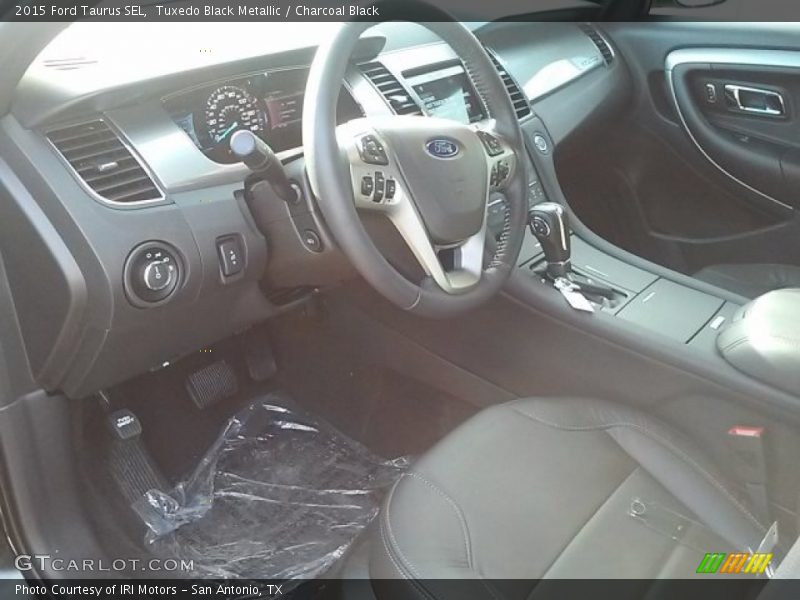 Tuxedo Black Metallic / Charcoal Black 2015 Ford Taurus SEL