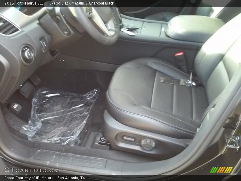 Tuxedo Black Metallic / Charcoal Black 2015 Ford Taurus SEL