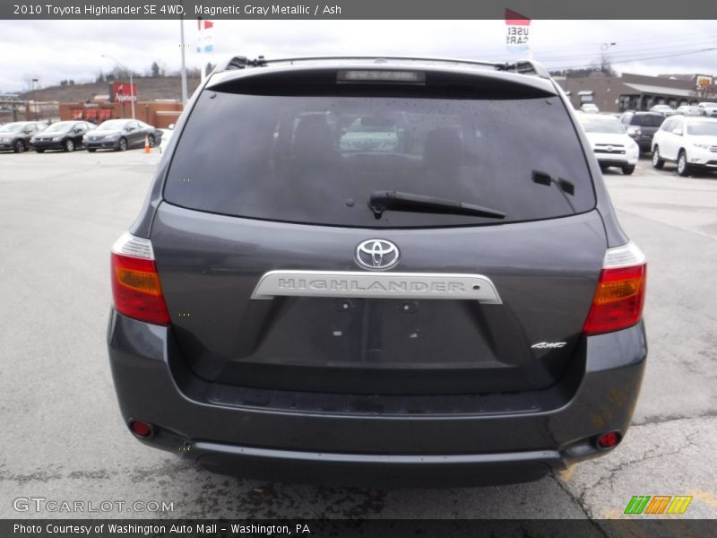 Magnetic Gray Metallic / Ash 2010 Toyota Highlander SE 4WD