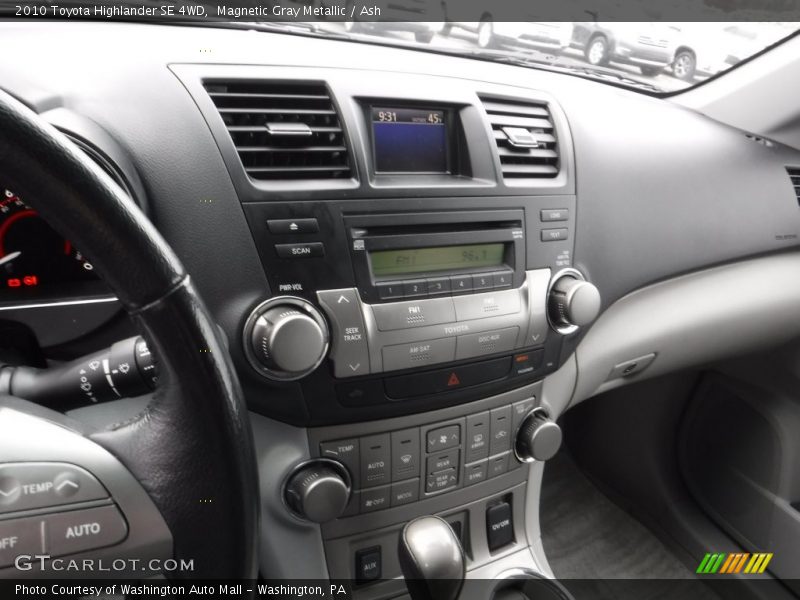 Magnetic Gray Metallic / Ash 2010 Toyota Highlander SE 4WD