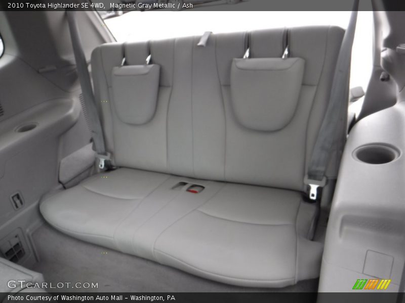 Magnetic Gray Metallic / Ash 2010 Toyota Highlander SE 4WD