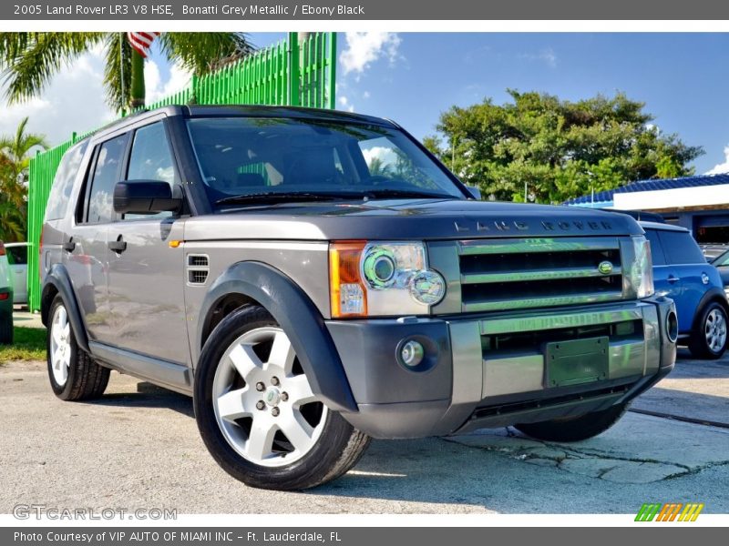Front 3/4 View of 2005 LR3 V8 HSE