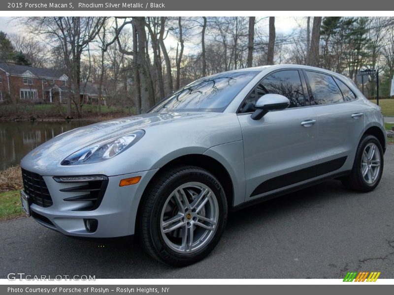 Front 3/4 View of 2015 Macan S
