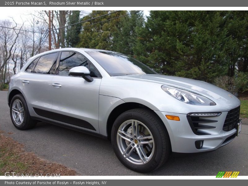 Front 3/4 View of 2015 Macan S