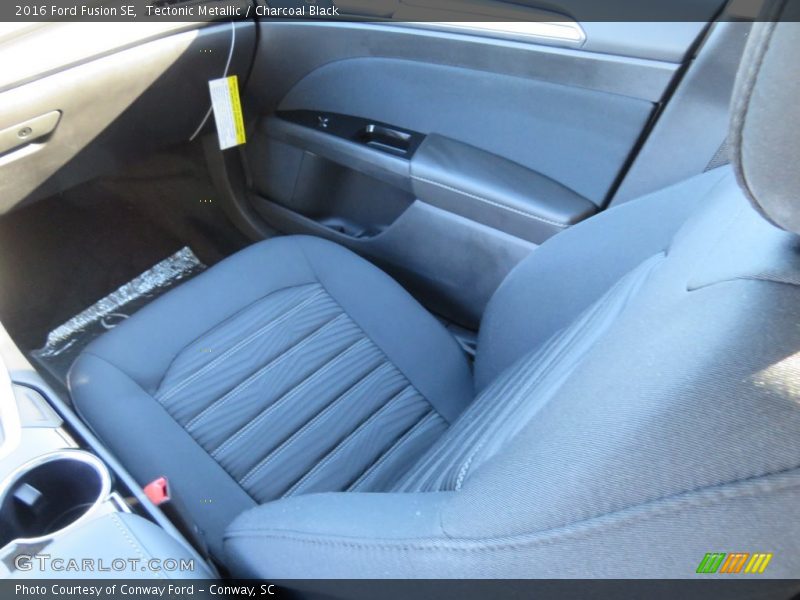 Tectonic Metallic / Charcoal Black 2016 Ford Fusion SE
