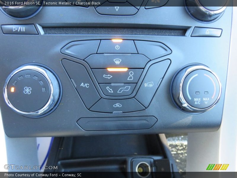 Tectonic Metallic / Charcoal Black 2016 Ford Fusion SE