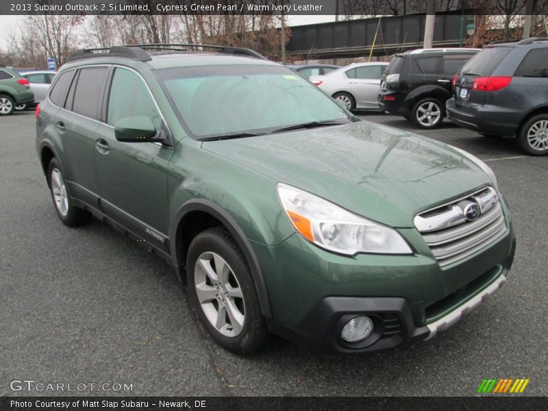 Front 3/4 View of 2013 Outback 2.5i Limited
