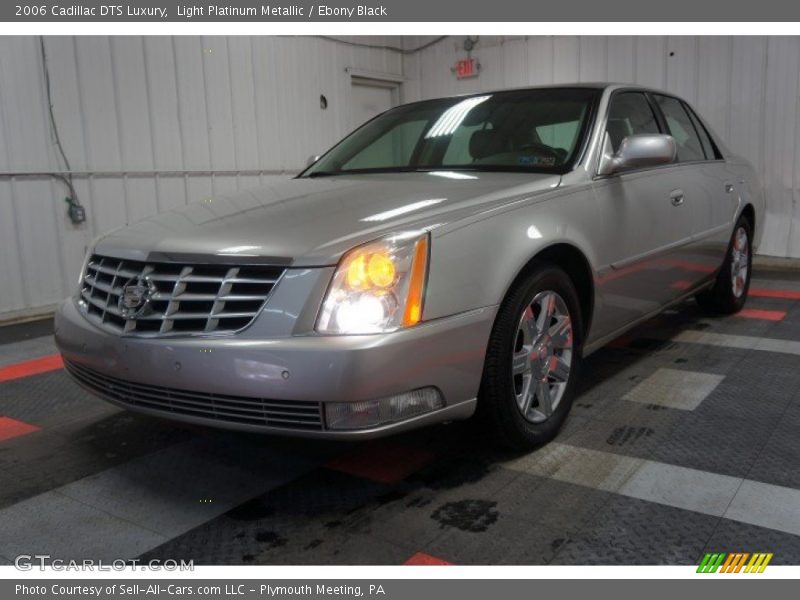 Light Platinum Metallic / Ebony Black 2006 Cadillac DTS Luxury