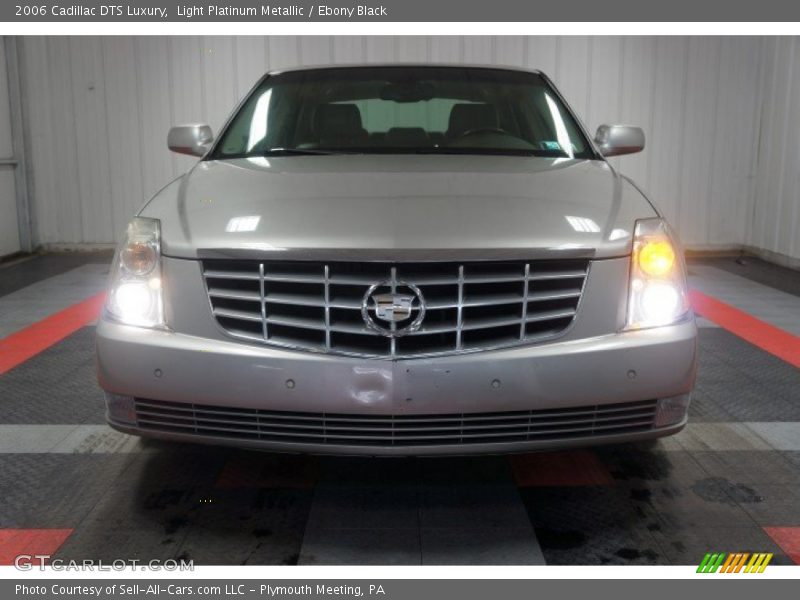 Light Platinum Metallic / Ebony Black 2006 Cadillac DTS Luxury
