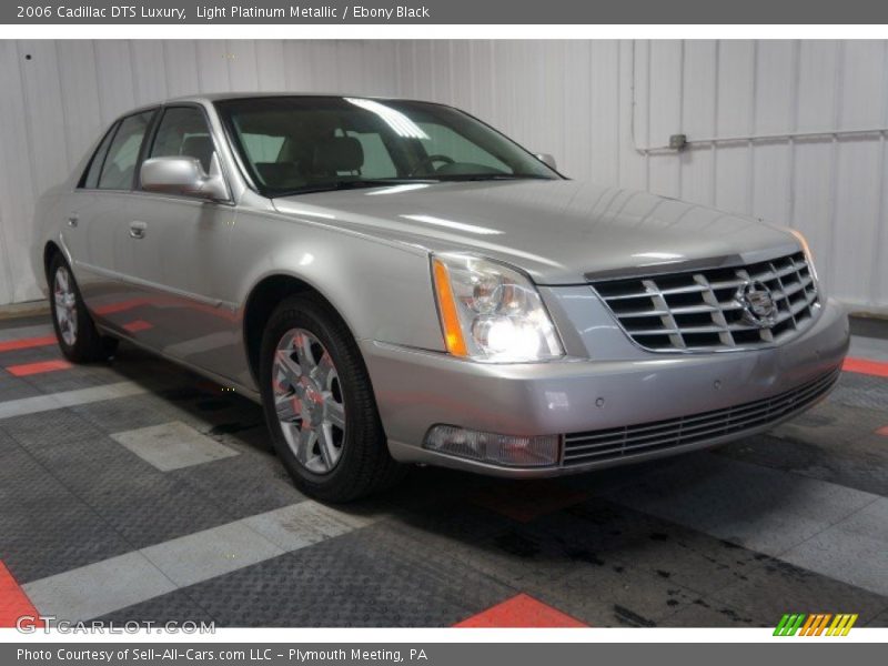 Light Platinum Metallic / Ebony Black 2006 Cadillac DTS Luxury