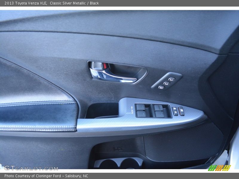 Classic Silver Metallic / Black 2013 Toyota Venza XLE