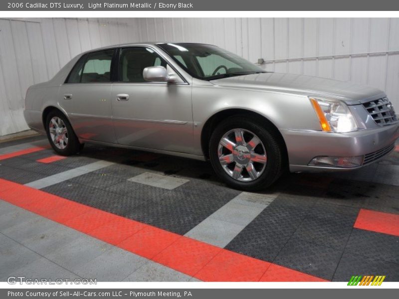 Light Platinum Metallic / Ebony Black 2006 Cadillac DTS Luxury