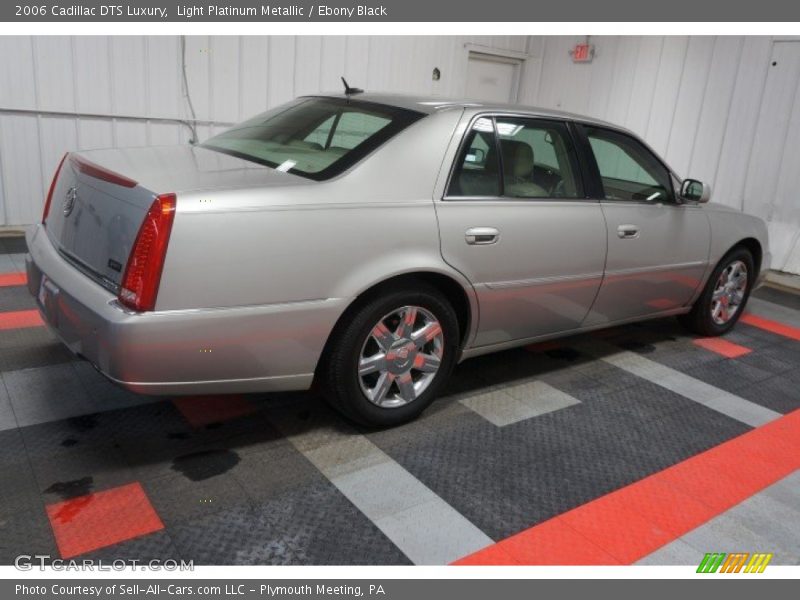 Light Platinum Metallic / Ebony Black 2006 Cadillac DTS Luxury