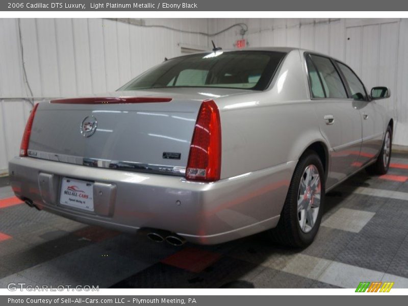 Light Platinum Metallic / Ebony Black 2006 Cadillac DTS Luxury