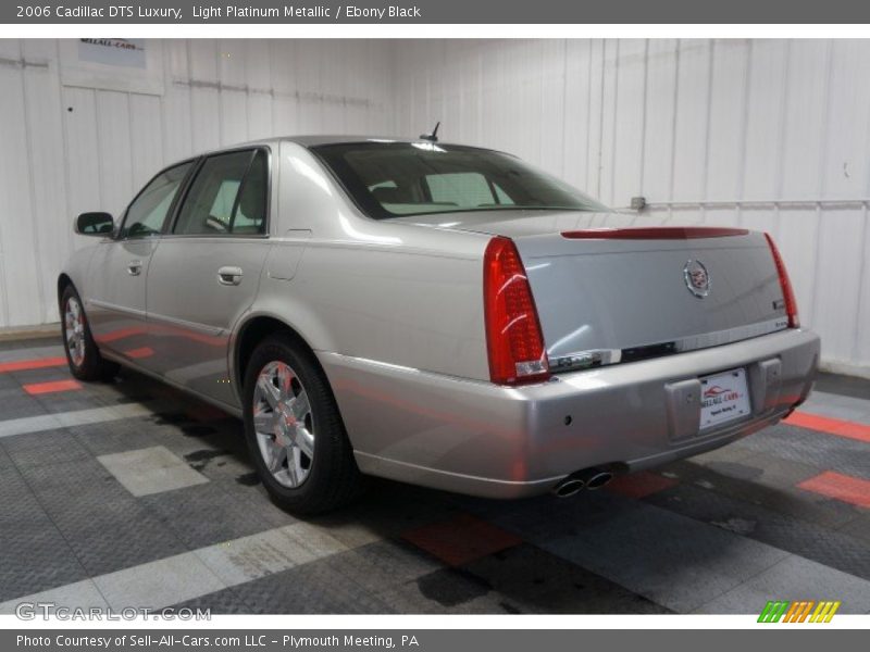 Light Platinum Metallic / Ebony Black 2006 Cadillac DTS Luxury