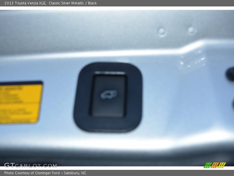 Classic Silver Metallic / Black 2013 Toyota Venza XLE