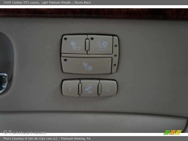Light Platinum Metallic / Ebony Black 2006 Cadillac DTS Luxury
