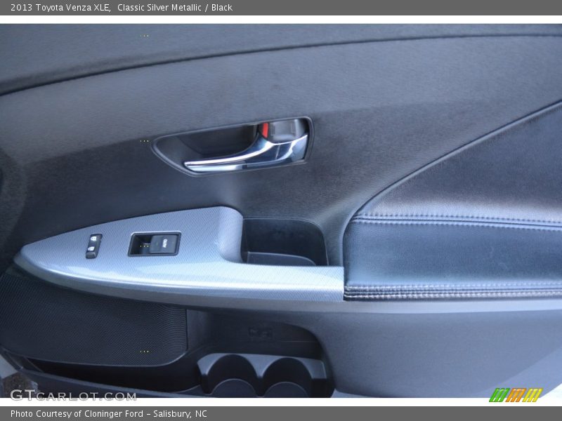 Classic Silver Metallic / Black 2013 Toyota Venza XLE