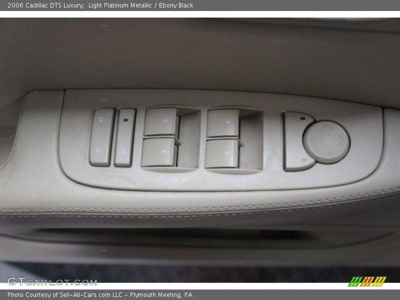 Light Platinum Metallic / Ebony Black 2006 Cadillac DTS Luxury