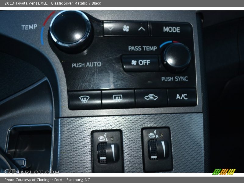 Classic Silver Metallic / Black 2013 Toyota Venza XLE