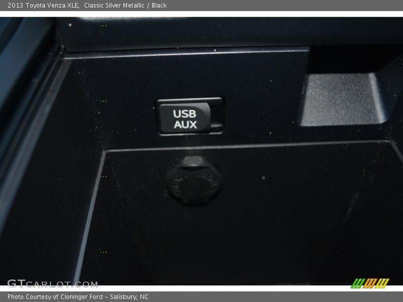 Classic Silver Metallic / Black 2013 Toyota Venza XLE