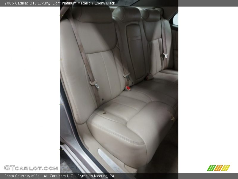 Light Platinum Metallic / Ebony Black 2006 Cadillac DTS Luxury