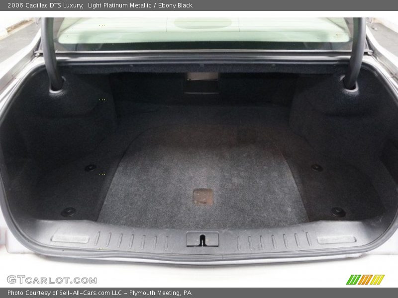 Light Platinum Metallic / Ebony Black 2006 Cadillac DTS Luxury