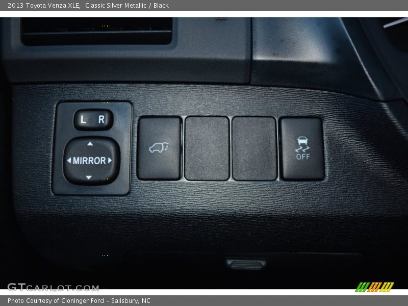 Classic Silver Metallic / Black 2013 Toyota Venza XLE