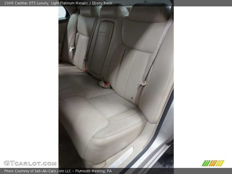 Light Platinum Metallic / Ebony Black 2006 Cadillac DTS Luxury