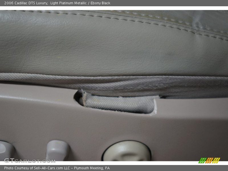 Light Platinum Metallic / Ebony Black 2006 Cadillac DTS Luxury