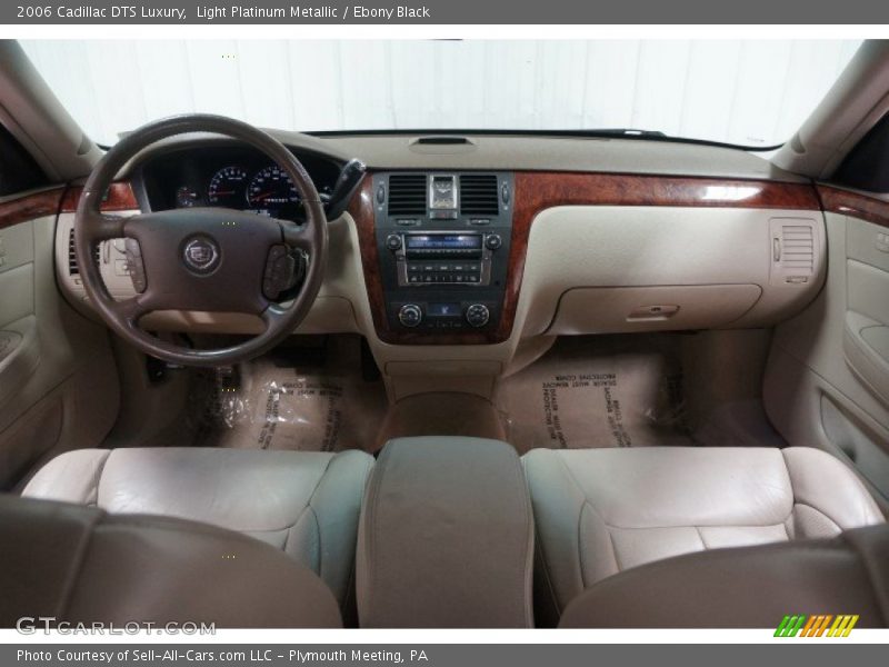 Light Platinum Metallic / Ebony Black 2006 Cadillac DTS Luxury