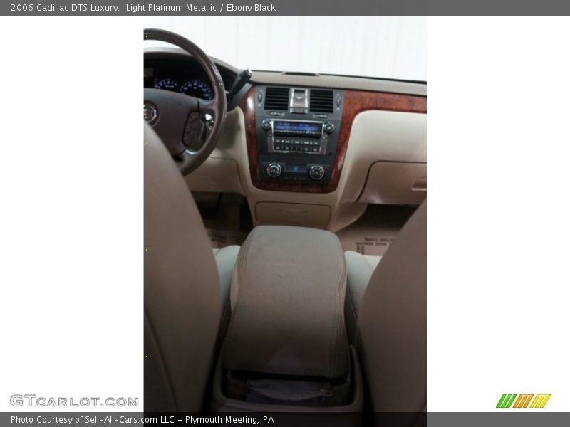 Light Platinum Metallic / Ebony Black 2006 Cadillac DTS Luxury