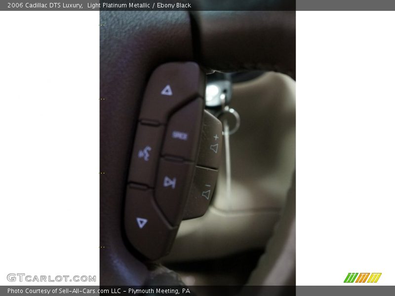 Light Platinum Metallic / Ebony Black 2006 Cadillac DTS Luxury