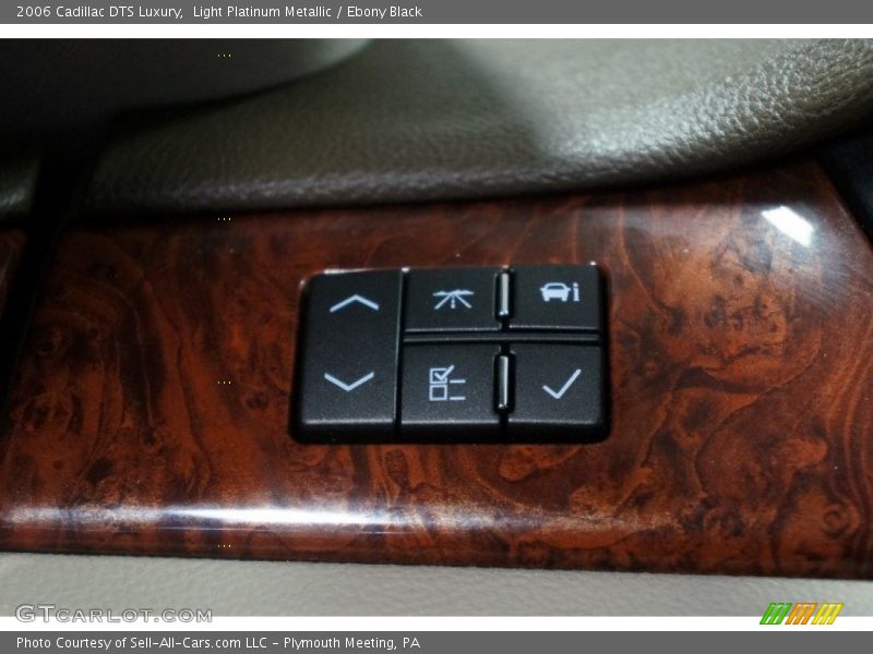 Light Platinum Metallic / Ebony Black 2006 Cadillac DTS Luxury