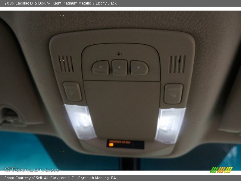 Light Platinum Metallic / Ebony Black 2006 Cadillac DTS Luxury