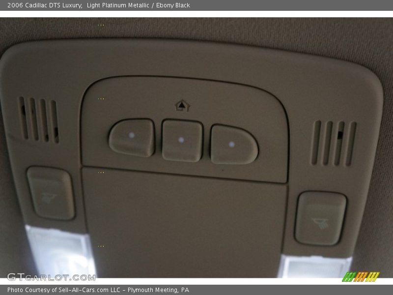 Light Platinum Metallic / Ebony Black 2006 Cadillac DTS Luxury