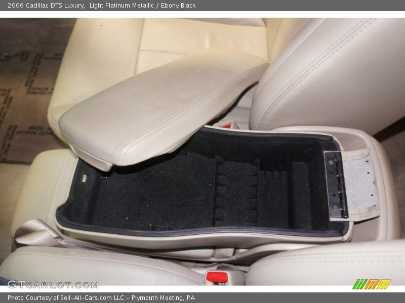 Light Platinum Metallic / Ebony Black 2006 Cadillac DTS Luxury