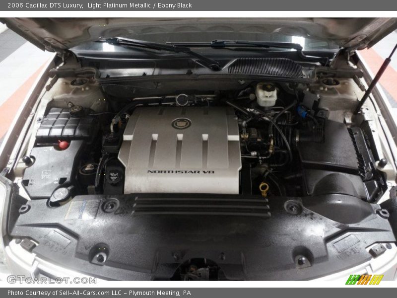 Light Platinum Metallic / Ebony Black 2006 Cadillac DTS Luxury