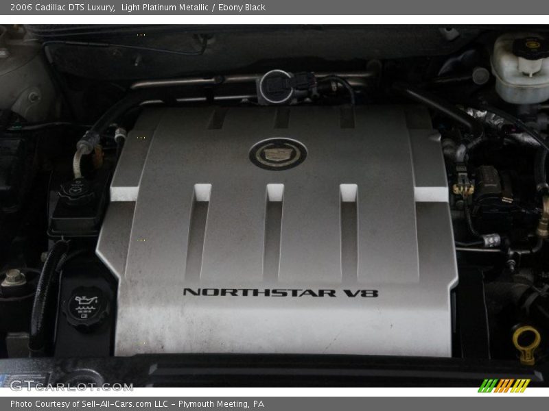 Light Platinum Metallic / Ebony Black 2006 Cadillac DTS Luxury