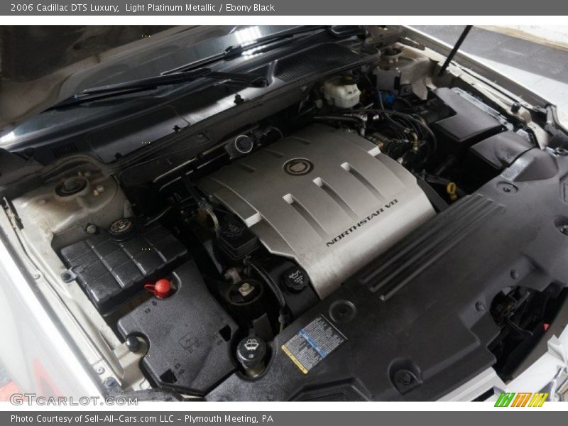 Light Platinum Metallic / Ebony Black 2006 Cadillac DTS Luxury