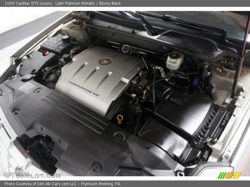 Light Platinum Metallic / Ebony Black 2006 Cadillac DTS Luxury