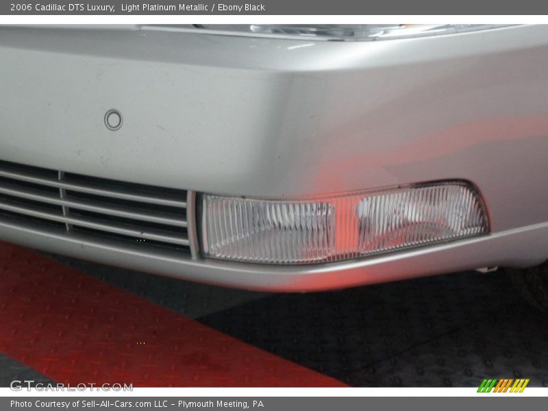Light Platinum Metallic / Ebony Black 2006 Cadillac DTS Luxury