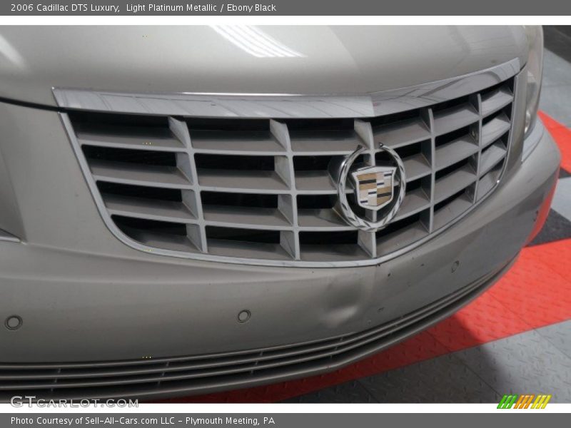 Light Platinum Metallic / Ebony Black 2006 Cadillac DTS Luxury