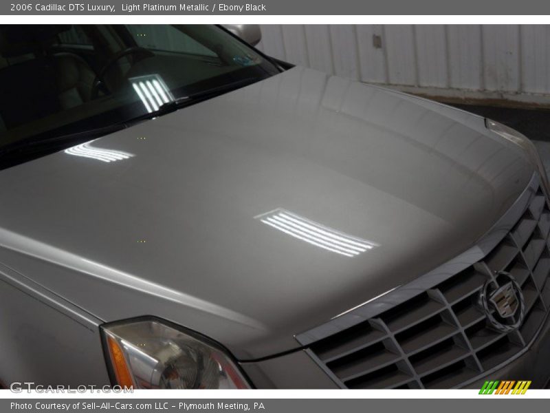 Light Platinum Metallic / Ebony Black 2006 Cadillac DTS Luxury