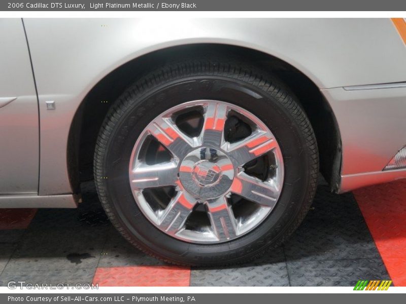 Light Platinum Metallic / Ebony Black 2006 Cadillac DTS Luxury