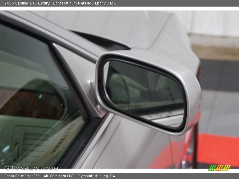 Light Platinum Metallic / Ebony Black 2006 Cadillac DTS Luxury