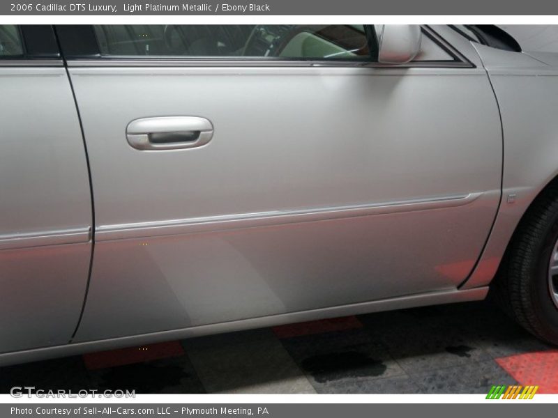Light Platinum Metallic / Ebony Black 2006 Cadillac DTS Luxury